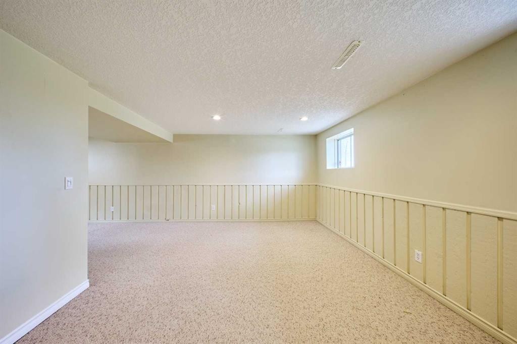 612 101 Avenue Sw, Calgary, AB - Indoor Photo Showing Other Room