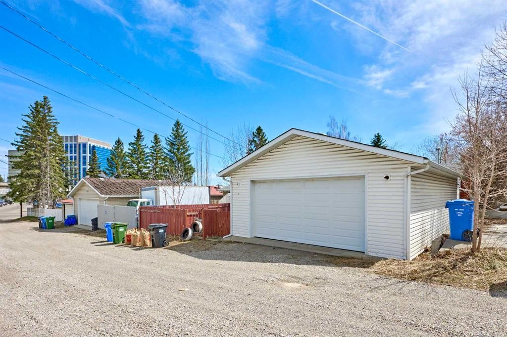 612 101 Avenue Sw, Calgary, AB - Outdoor With Exterior