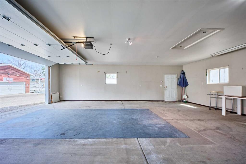 612 101 Avenue Sw, Calgary, AB - Indoor