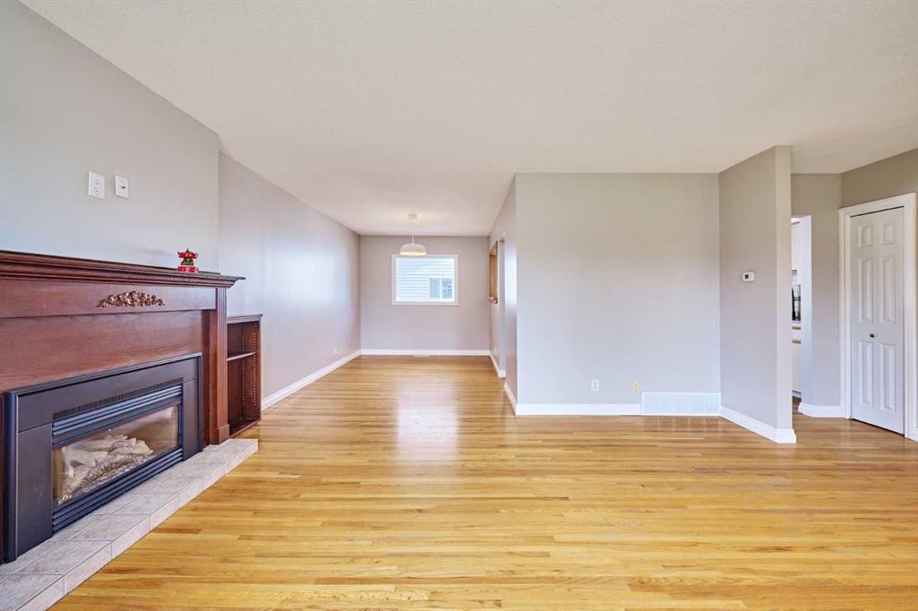612 101 Avenue Sw, Calgary, AB - Indoor With Fireplace