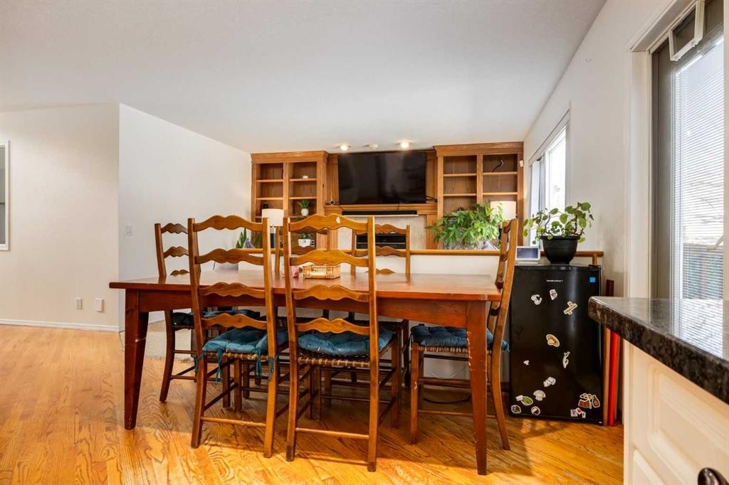 439 Mountain Park Drive Se, Calgary, AB - Indoor Photo Showing Dining Room