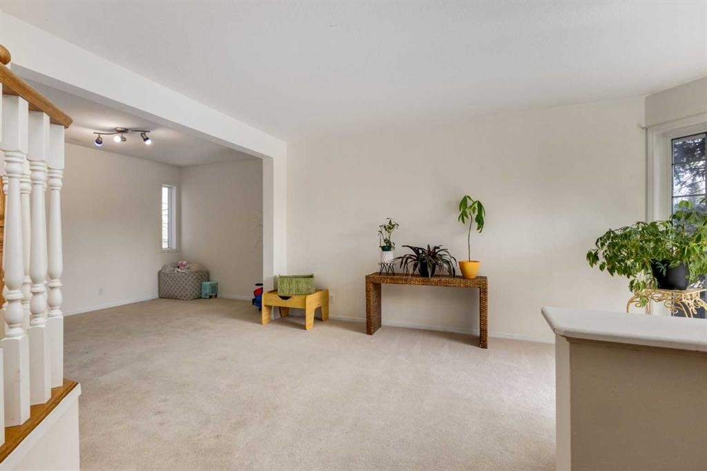 439 Mountain Park Drive Se, Calgary, AB - Indoor Photo Showing Other Room
