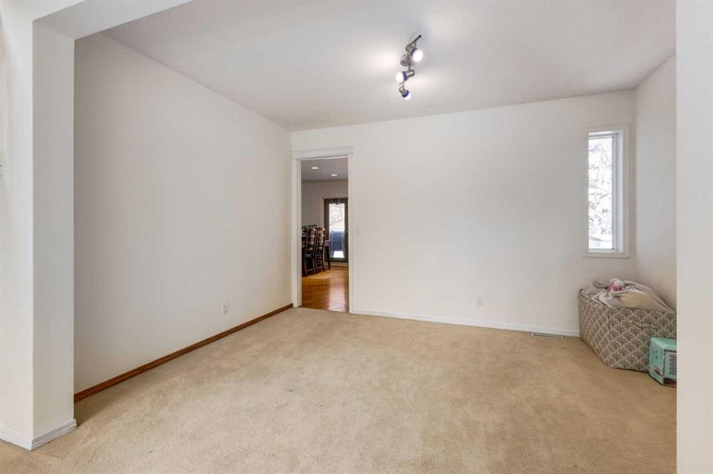 439 Mountain Park Drive Se, Calgary, AB - Indoor Photo Showing Other Room
