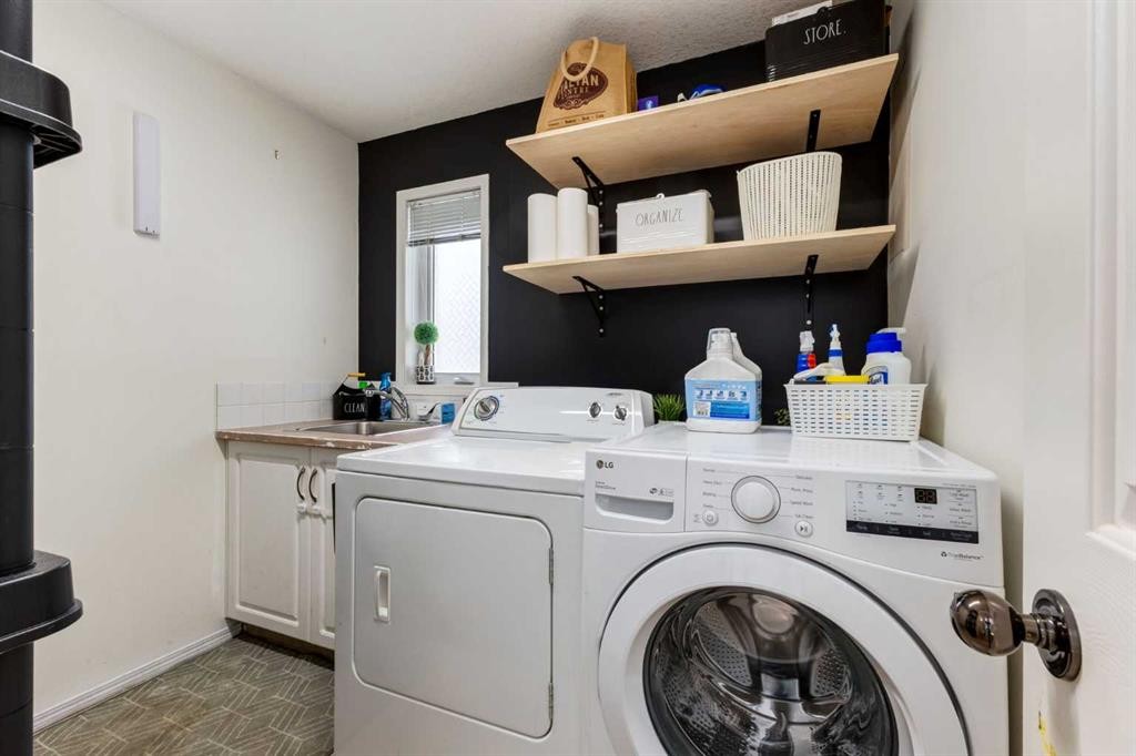 439 Mountain Park Drive Se, Calgary, AB - Indoor Photo Showing Laundry Room
