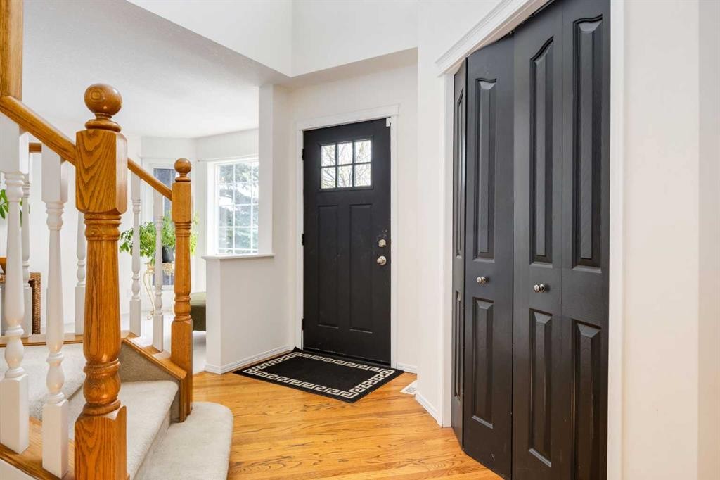 439 Mountain Park Drive Se, Calgary, AB - Indoor Photo Showing Other Room