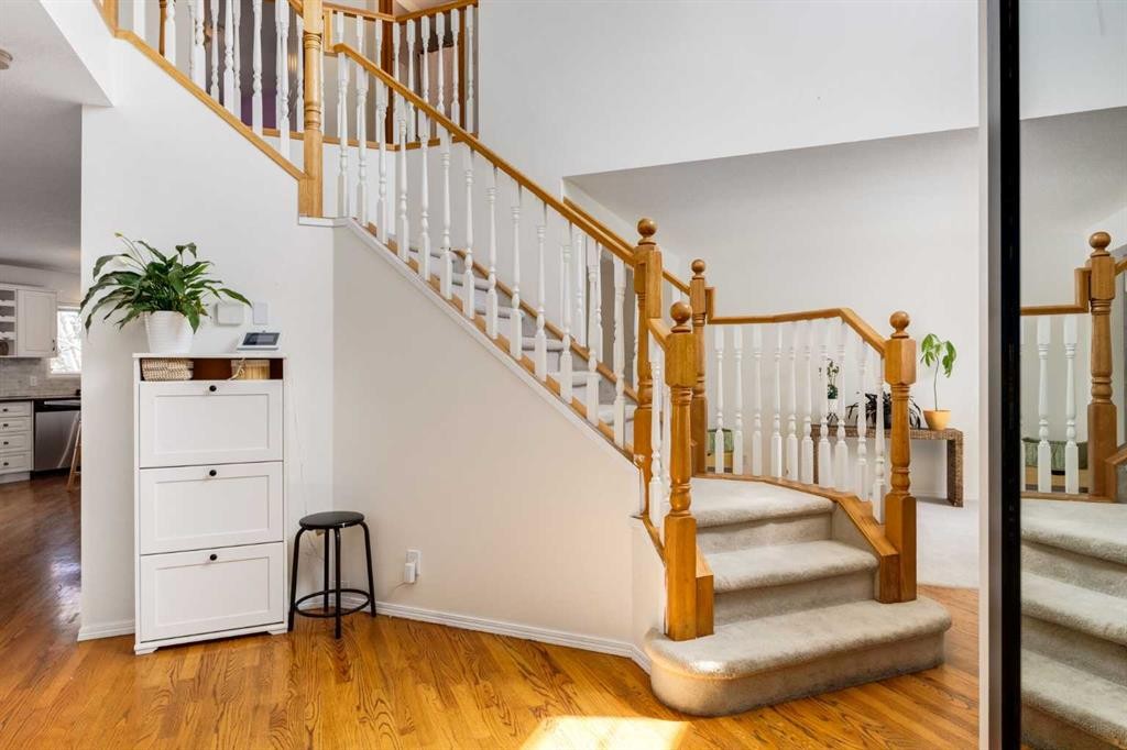 439 Mountain Park Drive Se, Calgary, AB - Indoor Photo Showing Other Room