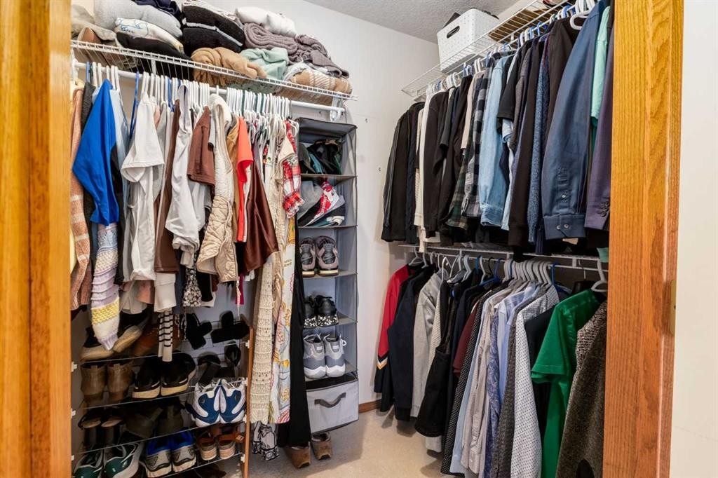 439 Mountain Park Drive Se, Calgary, AB - Indoor With Storage