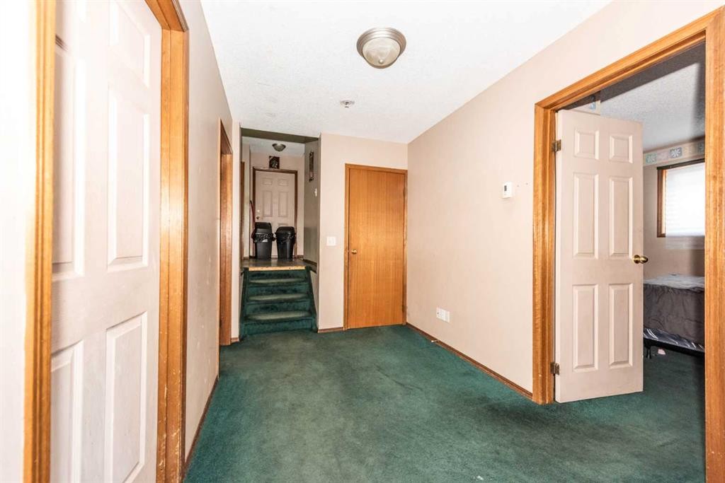 27 Ventura Way Ne, Calgary, AB - Indoor Photo Showing Other Room
