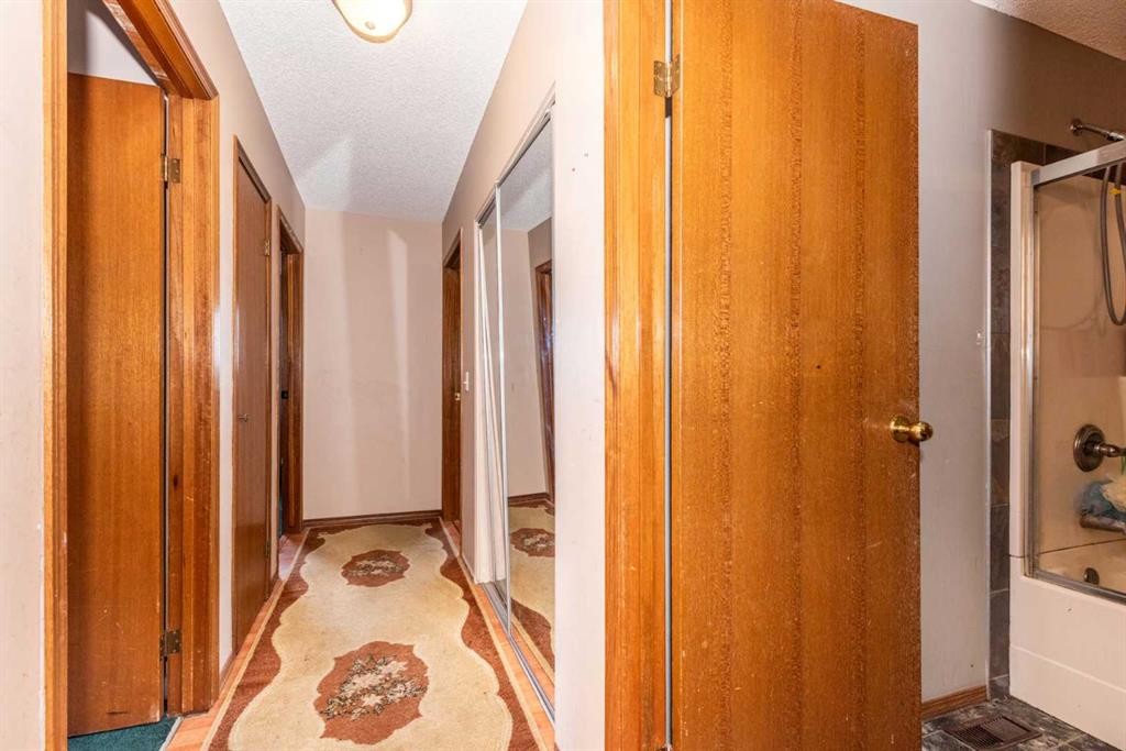 27 Ventura Way Ne, Calgary, AB - Indoor Photo Showing Bathroom
