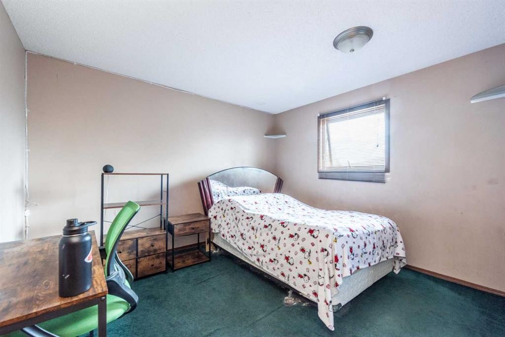 27 Ventura Way Ne, Calgary, AB - Indoor Photo Showing Bedroom
