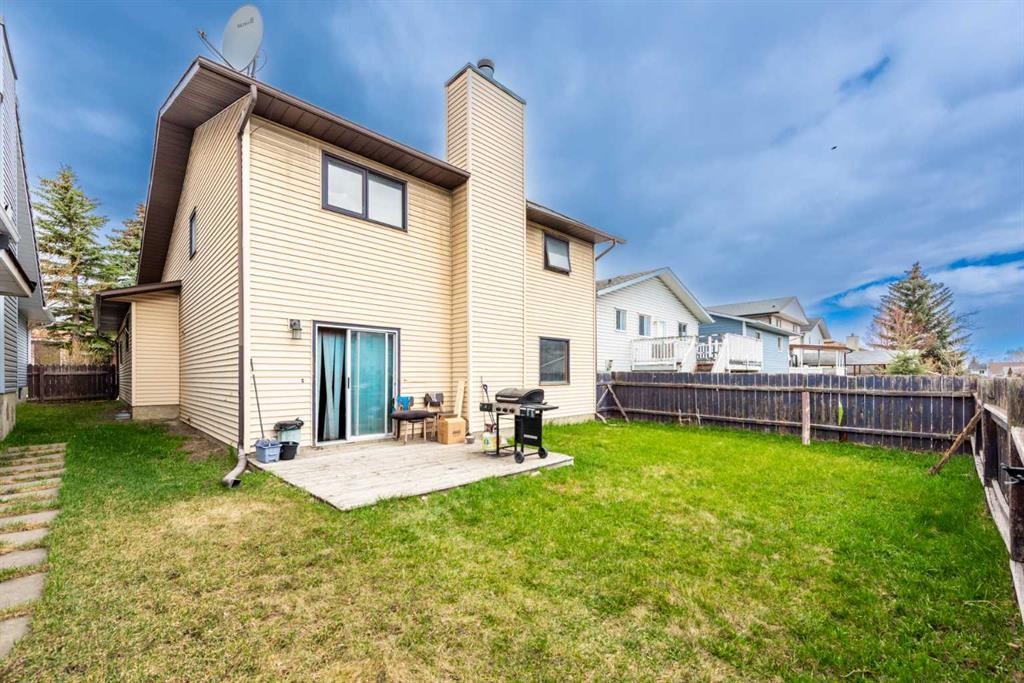 27 Ventura Way Ne, Calgary, AB - Outdoor With Exterior