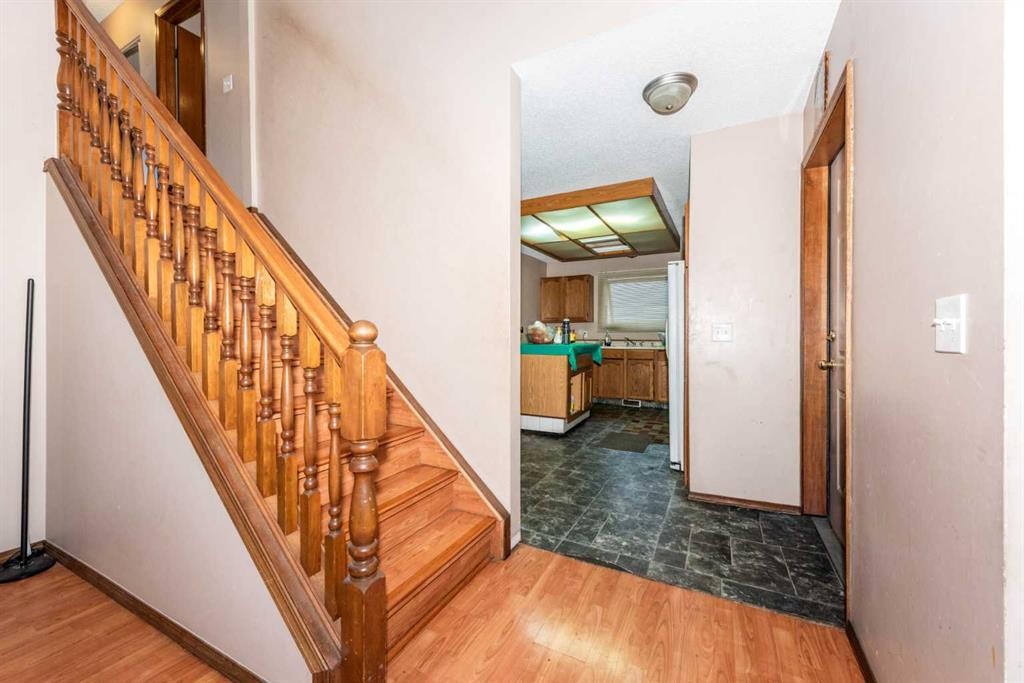 27 Ventura Way Ne, Calgary, AB - Indoor Photo Showing Other Room