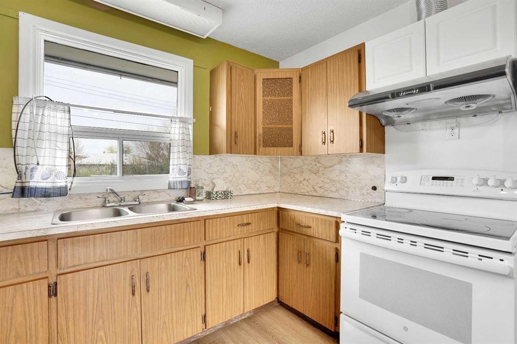 8316 43 Avenue Nw, Calgary, AB - Indoor
