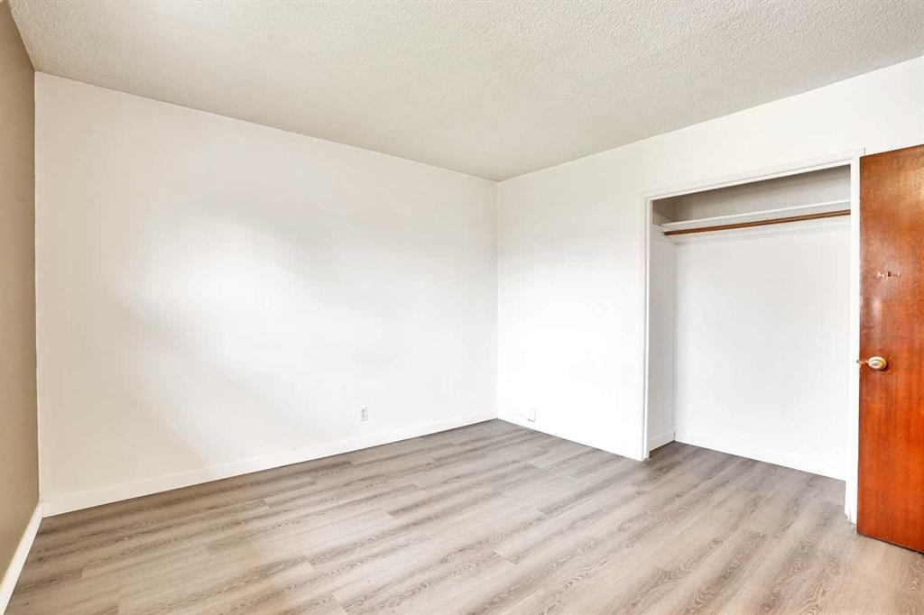 8316 43 Avenue Nw, Calgary, AB - Indoor Photo Showing Other Room