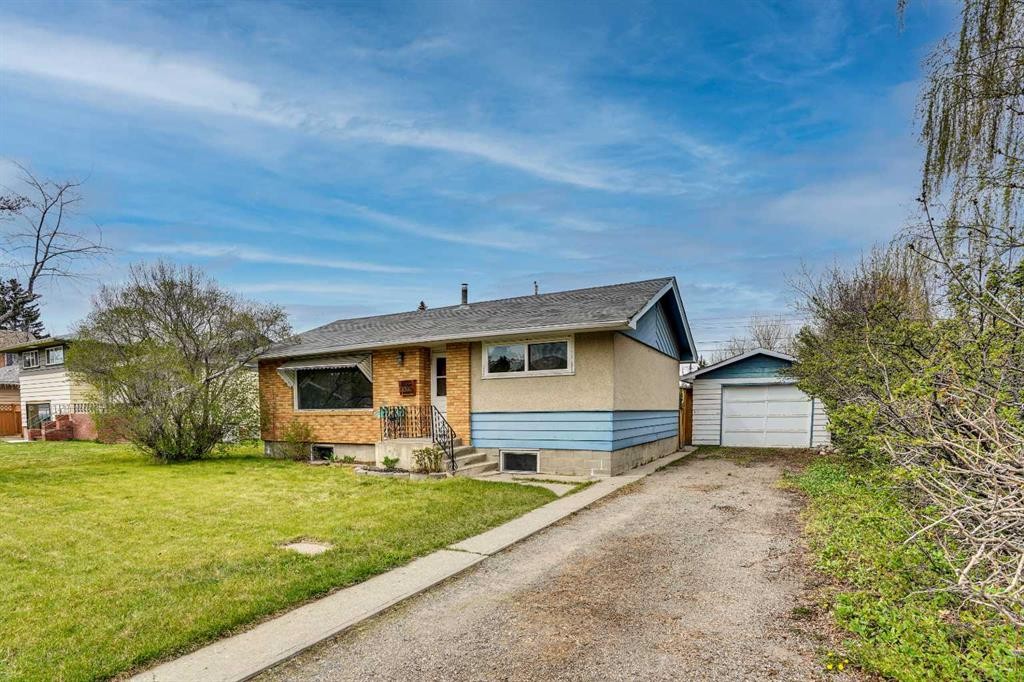 8316 43 Avenue Nw, Calgary, AB - Outdoor