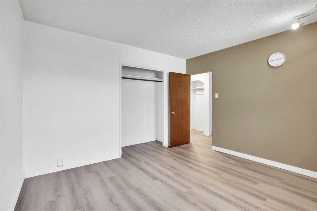 8316 43 Avenue Nw, Calgary, AB - Indoor Photo Showing Other Room