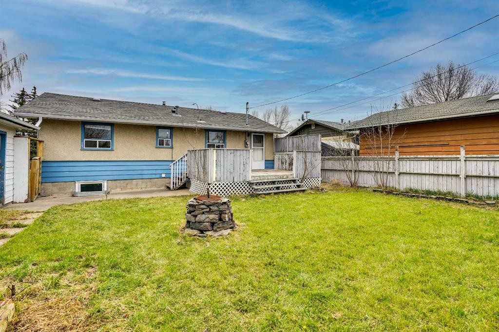 8316 43 Avenue Nw, Calgary, AB - Outdoor