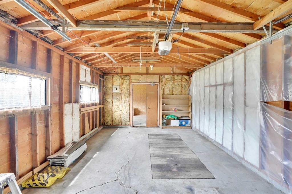 8316 43 Avenue Nw, Calgary, AB - Outdoor