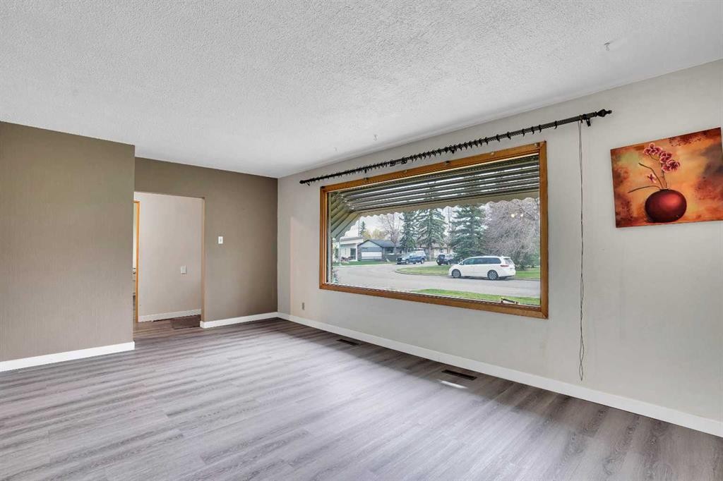 8316 43 Avenue Nw, Calgary, AB - Indoor