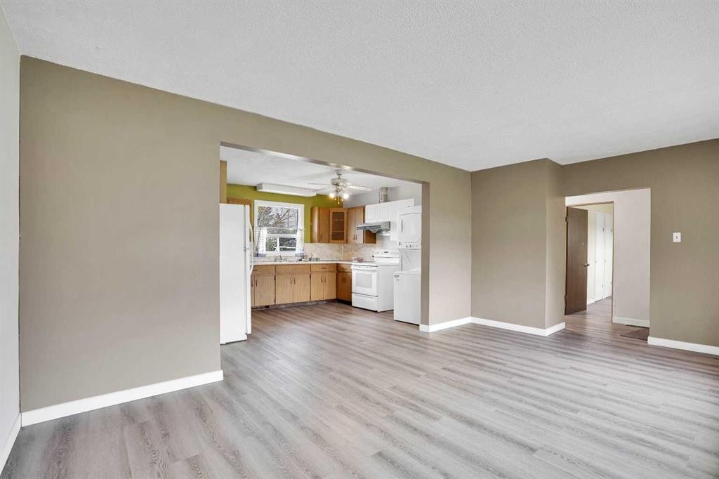 8316 43 Avenue Nw, Calgary, AB - Indoor