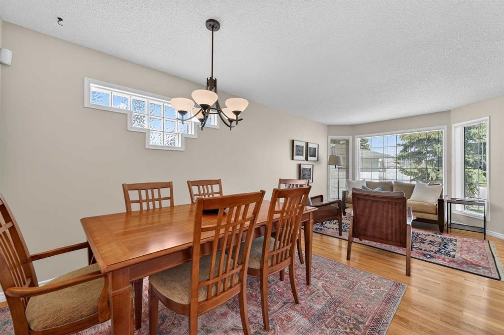 213 Citadel Gardens Nw, Calgary, AB - Indoor Photo Showing Dining Room