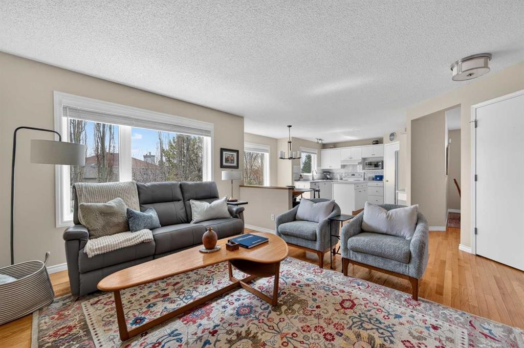 213 Citadel Gardens Nw, Calgary, AB - Indoor Photo Showing Living Room