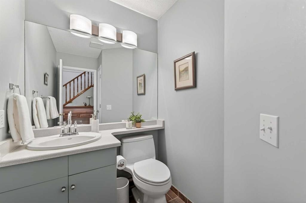 213 Citadel Gardens Nw, Calgary, AB - Indoor Photo Showing Bathroom
