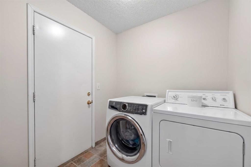 213 Citadel Gardens Nw, Calgary, AB - Indoor Photo Showing Laundry Room