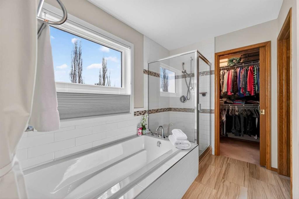 213 Citadel Gardens Nw, Calgary, AB - Indoor Photo Showing Bathroom