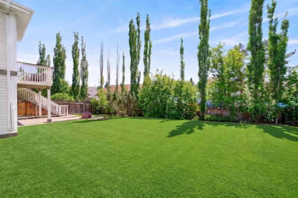 213 Citadel Gardens Nw, Calgary, AB - Outdoor With Backyard