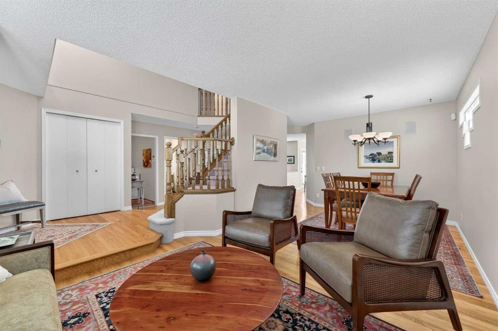 213 Citadel Gardens Nw, Calgary, AB - Indoor Photo Showing Living Room