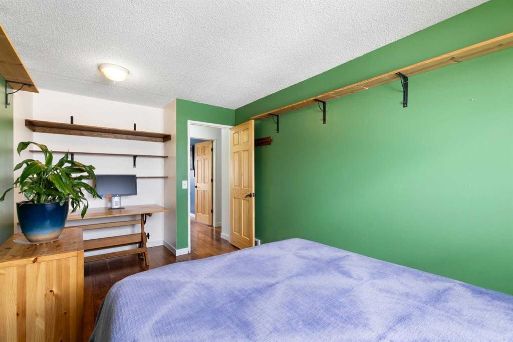 84 Abingdon Crescent Ne, Calgary, AB - Indoor Photo Showing Bedroom