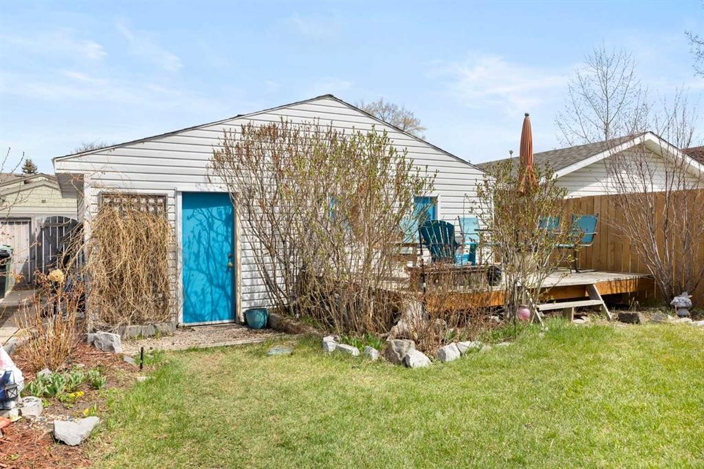 84 Abingdon Crescent Ne, Calgary, AB - Outdoor