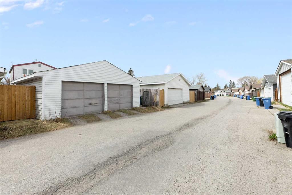 84 Abingdon Crescent Ne, Calgary, AB - Outdoor With Exterior