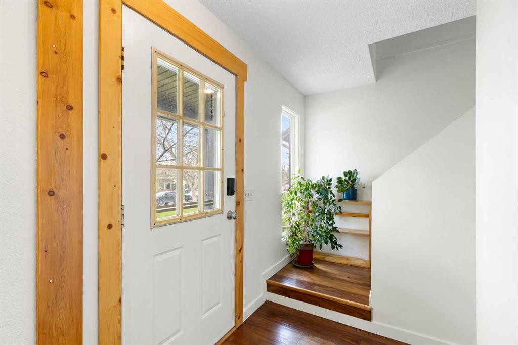 84 Abingdon Crescent Ne, Calgary, AB - Indoor Photo Showing Other Room