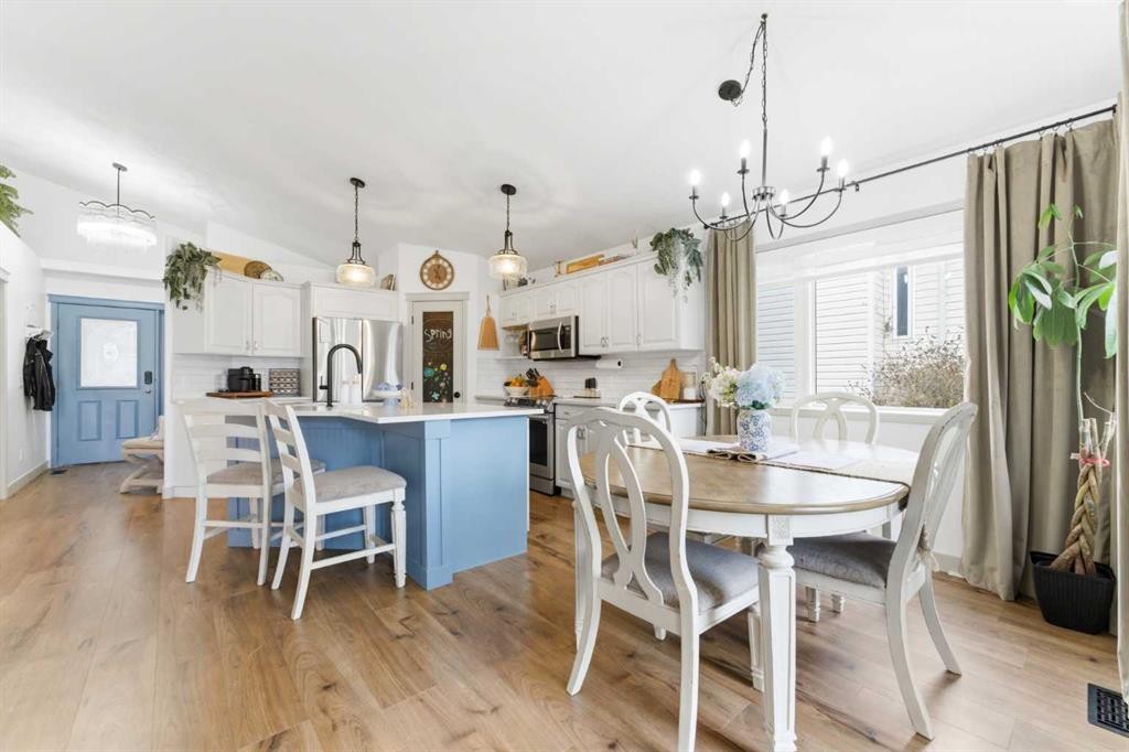 212 Cove Drive, Chestermere, AB - Indoor Photo Showing Dining Room