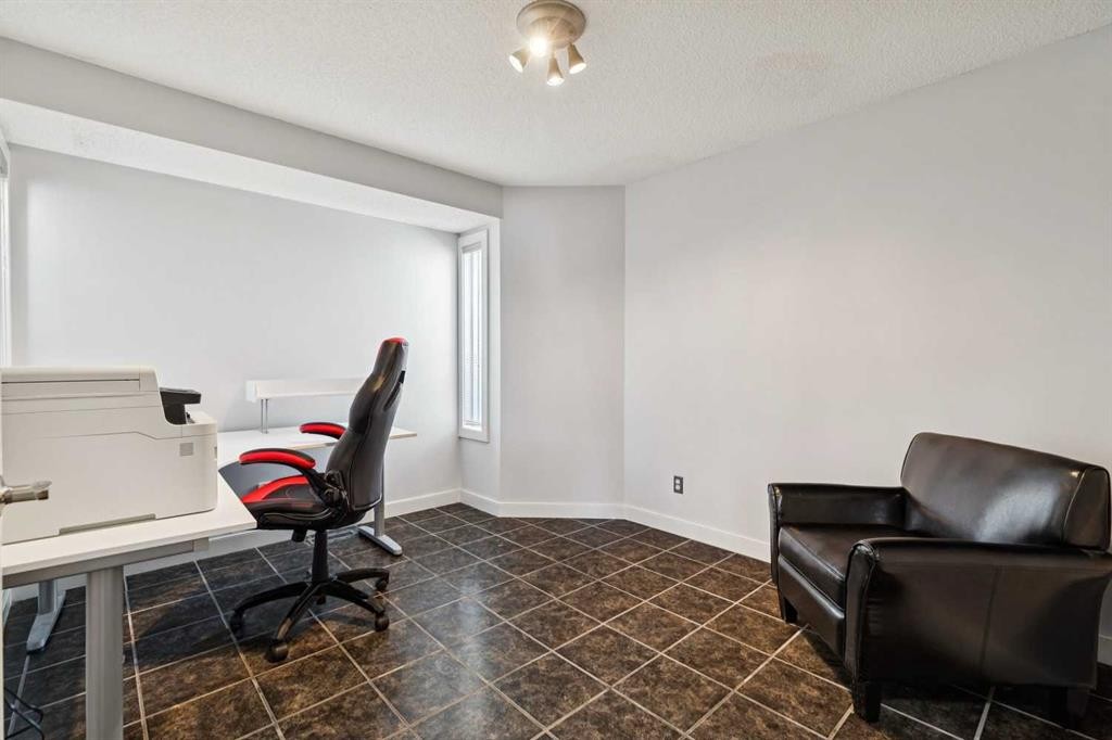 98 Sierra Nevada Green Sw, Calgary, AB - Indoor Photo Showing Office