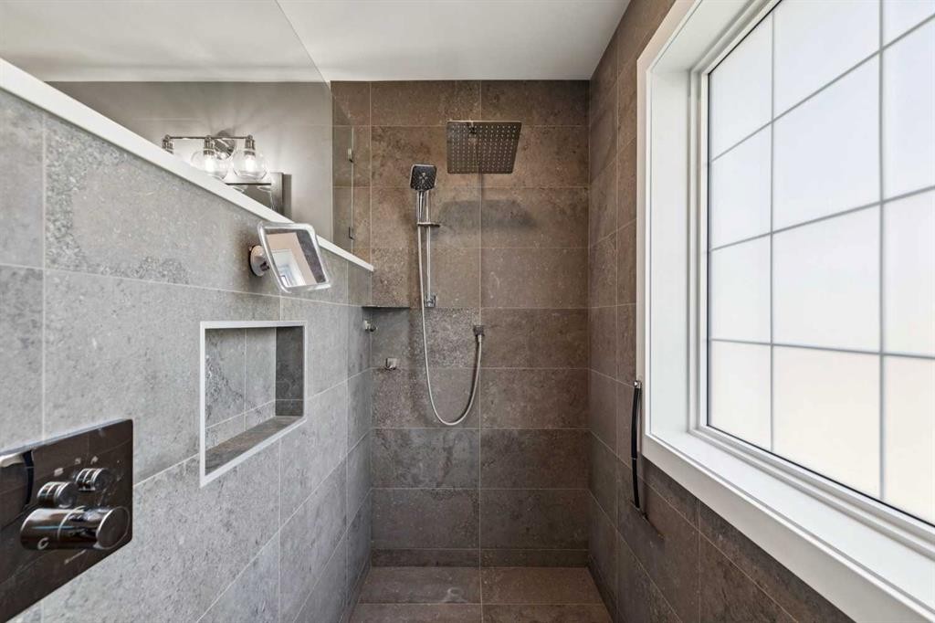 98 Sierra Nevada Green Sw, Calgary, AB - Indoor Photo Showing Bathroom