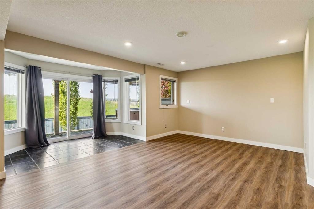 98 Sierra Nevada Green Sw, Calgary, AB - Indoor Photo Showing Other Room