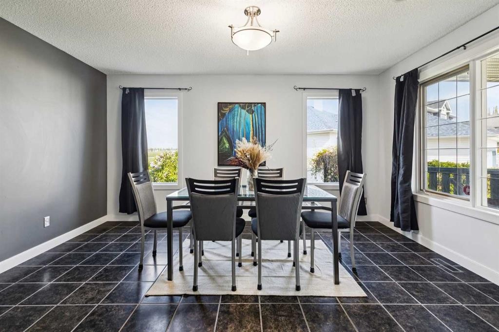 98 Sierra Nevada Green Sw, Calgary, AB - Indoor Photo Showing Dining Room