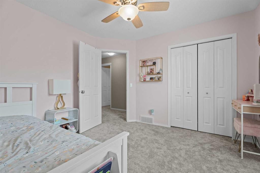 31 Brightondale Close Se, Calgary, AB - Indoor Photo Showing Bathroom