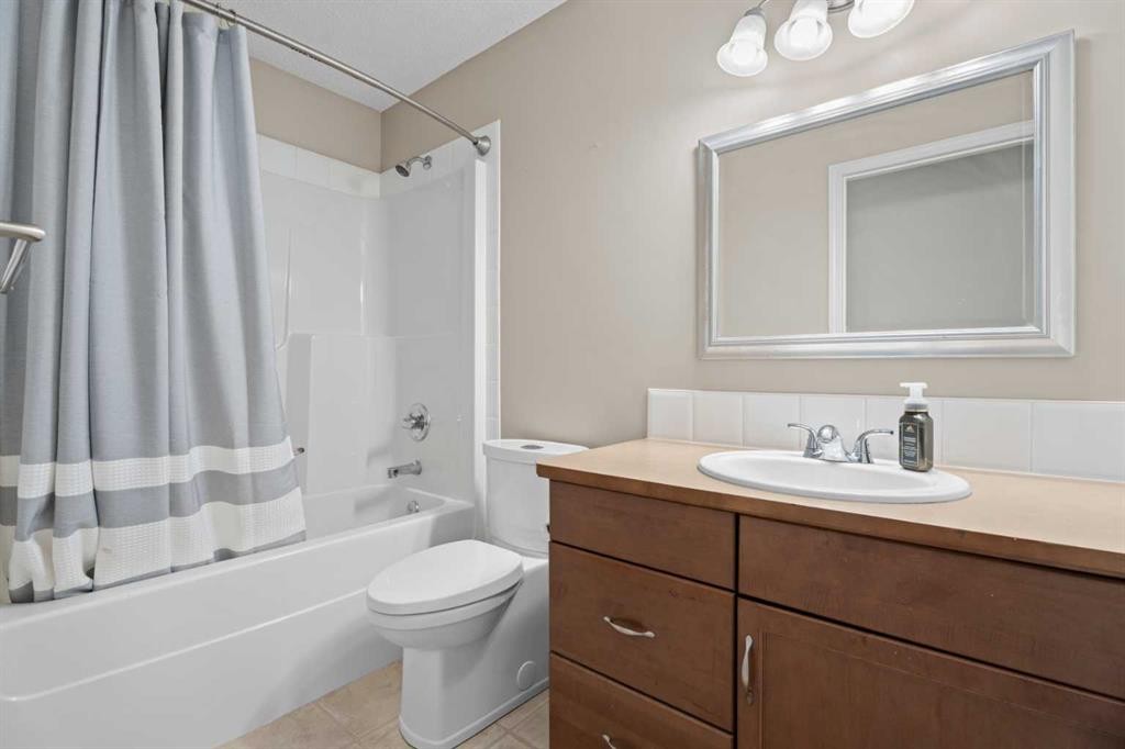 31 Brightondale Close Se, Calgary, AB - Indoor Photo Showing Bedroom