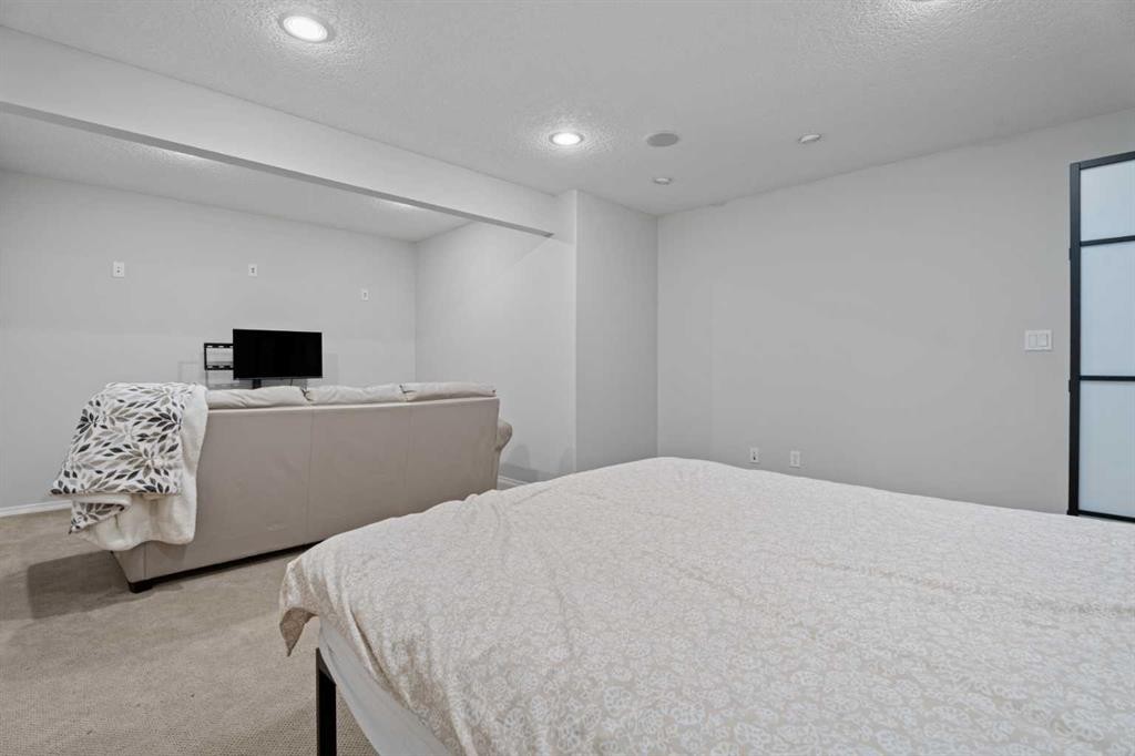 31 Brightondale Close Se, Calgary, AB - Indoor Photo Showing Bathroom