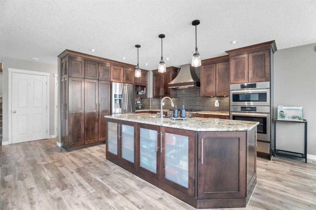 31 Brightondale Close Se, Calgary, AB - Indoor Photo Showing Kitchen With Upgraded Kitchen