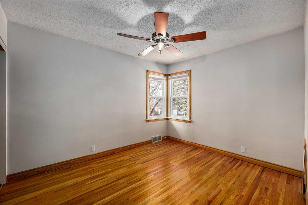 3003 25 Street Sw, Calgary, AB - Indoor Photo Showing Other Room