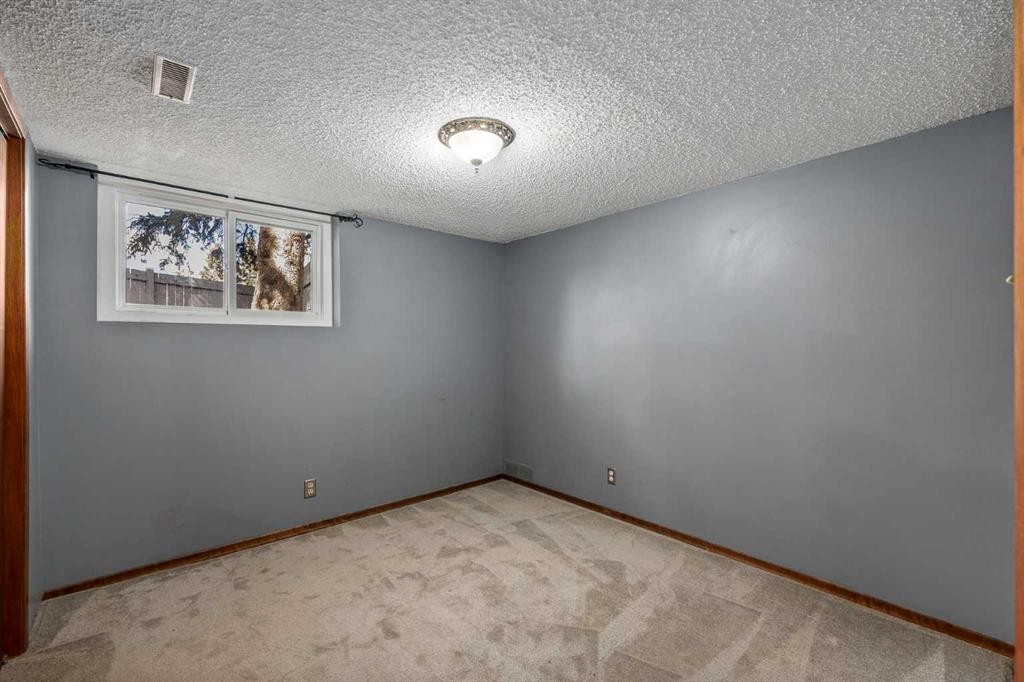 3003 25 Street Sw, Calgary, AB - Indoor Photo Showing Other Room