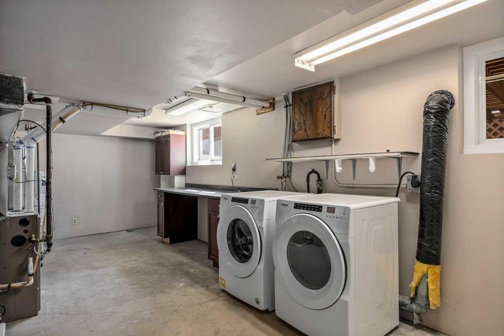3003 25 Street Sw, Calgary, AB - Indoor Photo Showing Laundry Room