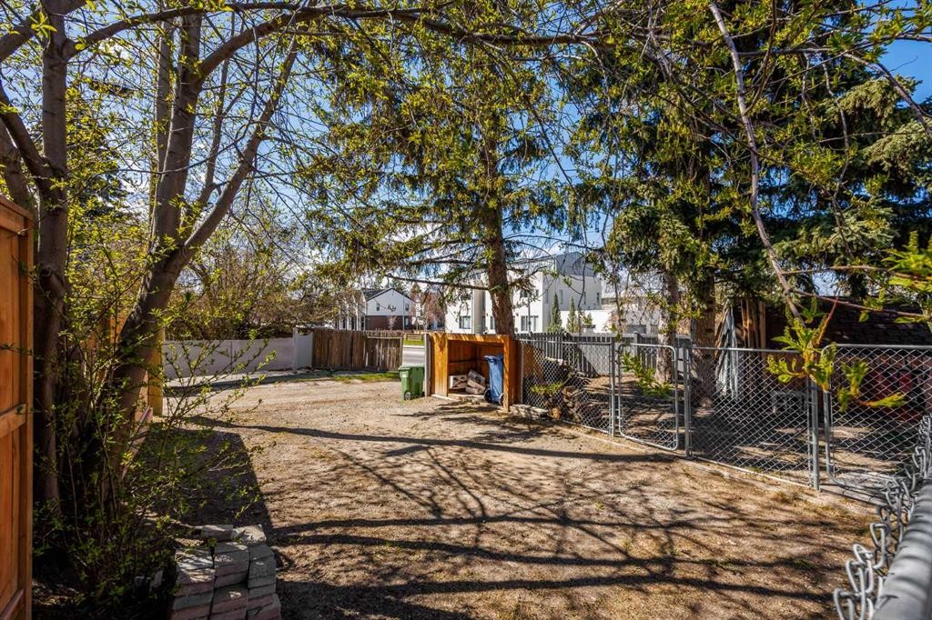 3003 25 Street Sw, Calgary, AB - Outdoor