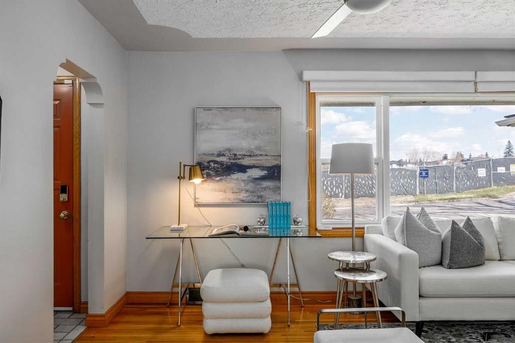 3003 25 Street Sw, Calgary, AB - Indoor