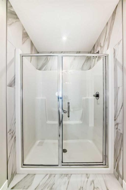 55 Silver Spruce Grove Sw, Calgary, AB - Indoor Photo Showing Bathroom